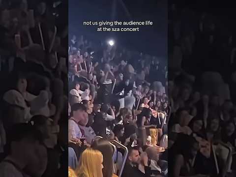 Twins Break Into Cardi B UP Dance at SZA’s Concert! #SZA #CardiB #Shorts