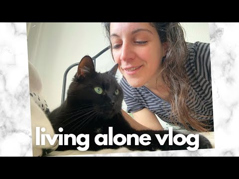 Living alone vlog #11 | new year reset, creating healthy habits & organizing my studio apartment ✨