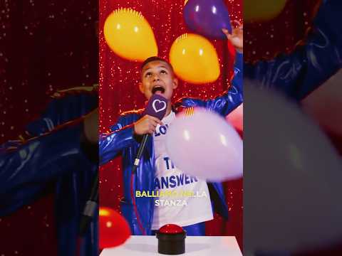 What's a 'Pigiama Party' without karaoke?! Italy's Simone Grande takes his turn on the mic 🇮🇹