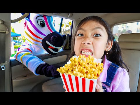 Wendy & Maddie’s Drive in Movie Night Popcorn Surprise! 🍿