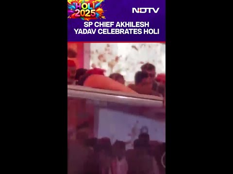 Akhilesh Yadav News | Samajwadi Party Chief Akhilesh Yadav Celebrates Holi At Party Office In Saifi