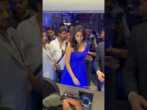 Actress Varshini Sounderajan Vivo Experience Center | #varshinisounderajan  #shorts #trending