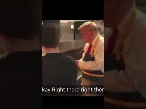 Trump working at McDonald’s. #fypシ゚viral #news #foryou #billionaire #elonmusk #kamala #funny #fyp