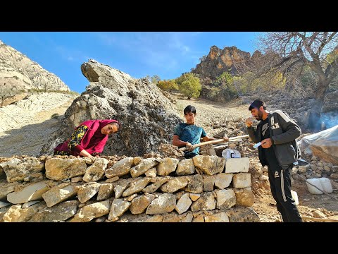 Daily Nomadic Life 🌄: A Family’s Struggle to Build a Kitchen in Harsh Conditions