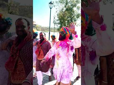 Colors of devotion & joy! ✨B Praak celebrating Holi in the divine land of Vrindavan #kriparecords