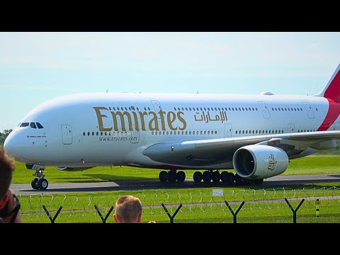 INCREDIBLE close ups of the Emirates A380 and a wave from the captain! #emirates