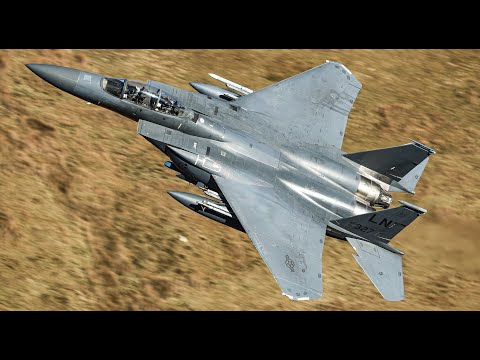 F-15 STRIKE EAGLES IN A COLD, WINDY AND SLIPPERY MACH LOOP - 4k