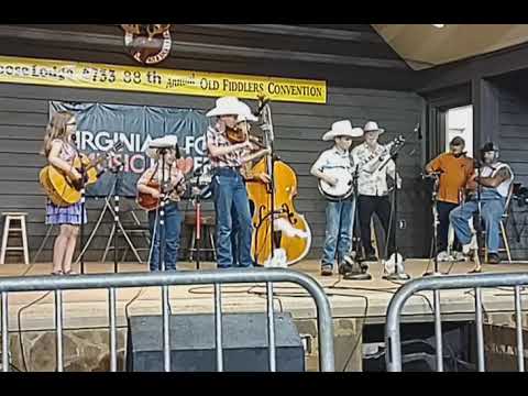 The Biscuit Eaters play "Reuben's Train" in the Galax 2024 youth contest