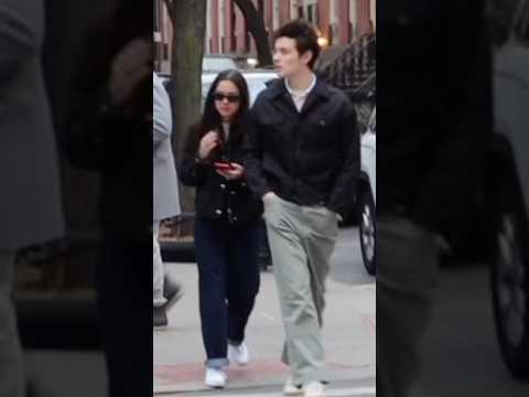 Olivia Rodrigo PROTECTED by her boyfriend from cars #celebrity