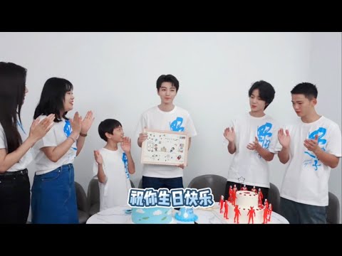 【TFBOYS 王俊凱】25歲的生日vlog來啦！又一年“不成功”的生日驚喜之野孩子路演版【Karry Wang Junkai】