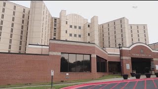 Detention officer recovering after being stabbed at Fulton County Jail