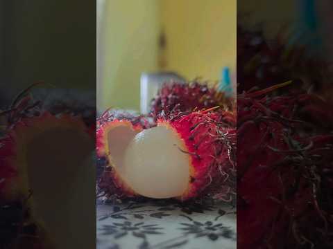 First time trying Rambutan fruit#rambutan#youtubeshorts#shorts#rambutanfruit#trending#viralshort#try