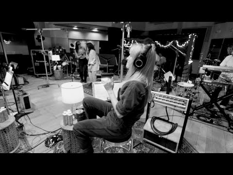 Paramore - Burning Down the House (Behind The Scenes)