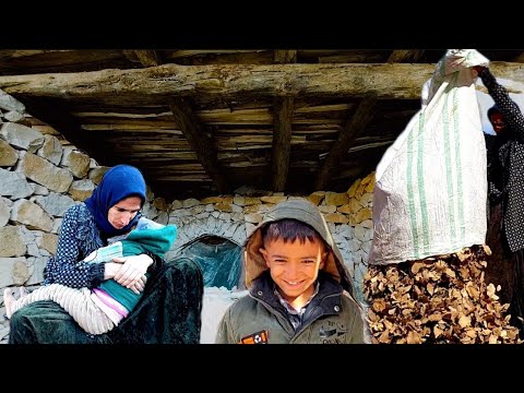 The art and skill of pregnant Afsana in building a roof for a house 🏠 in the mountains