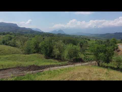 Acceso desde la vía al LOTE 004 y 360°