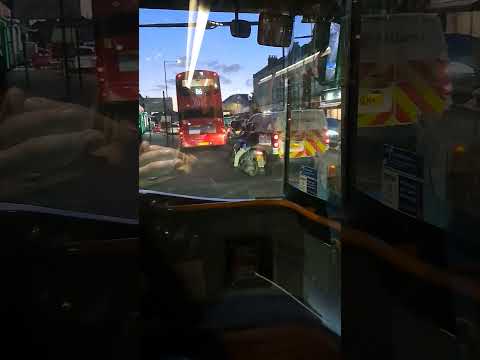 Boarding on Mirrorless E400MMC SH Stagecoach 11370 SK20AZB on 25 with a Horn at Ilford, Romford Road