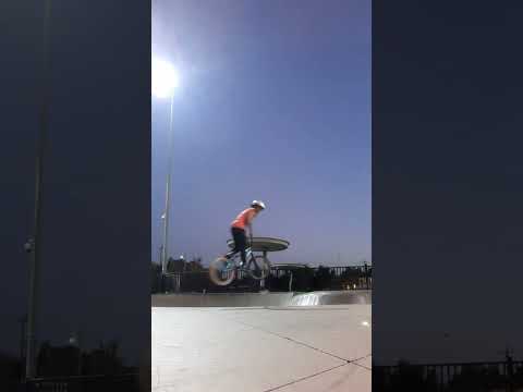 360 on bmx #bmx #bike #skatepark #trending #bycicle #bmxlife