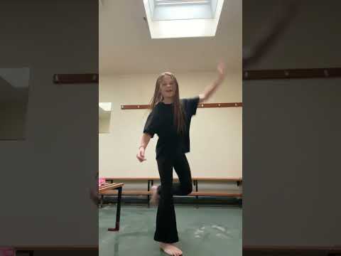 Snuck my phone in a holiday club and did a tic tok dance !