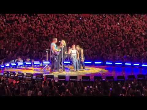 Coldplay play Taylor Swift song as  tribute to Vienna fans Love Story with Maggie Rogers