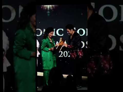 Hina Khan won Iconic Gold Awards Glimpse of Awards Ceremony 2021 #kumarsanu #hinakhan