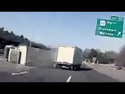 Dashcam video shows moment box truck crashed on I-93 in Stoneham, Massachusetts