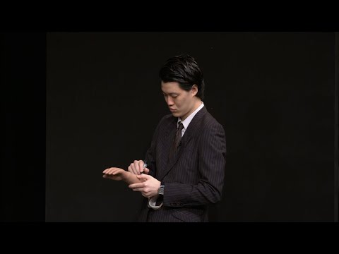 義手の太客のお願いを聞く粗品／単独公演『電池の切れかけた蟹』より(2024.10.29)