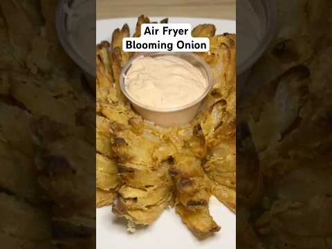 You need to make this blooming onion in the air fryer! #shorts #bloomingonion #airfryerrecipes