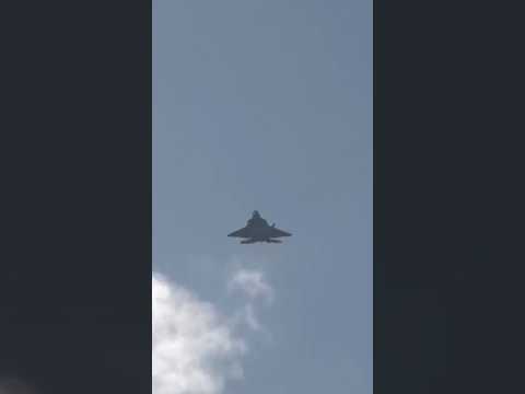 F-22 RAPTOR TAILSLIDE