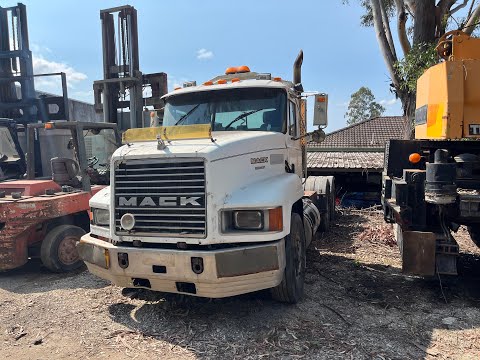 November Auction - Lot 3B: 1994 Mack CHR Series Prime Mover