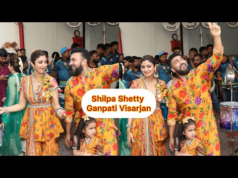 Shilpa Shetty Raj Kundra and Family Ganpati Visarjan at their home with media and dance