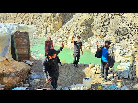 The daily life of the Kuch family, Amir's farewell and Ali and Omid continuing to build the kitchen