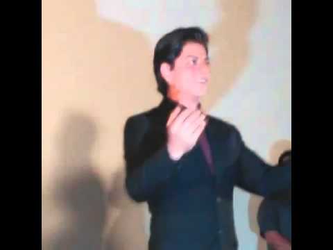 SRK Dances to mehendi laga k rakhna @ Maratha Mandir 1000 Weeks Of DDLJ Event