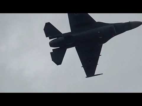 百里基地航空祭 　F2戦闘機の超低速ローパス