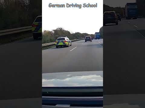 how to force a police control: just ignore them and change the lane while they are overtaking