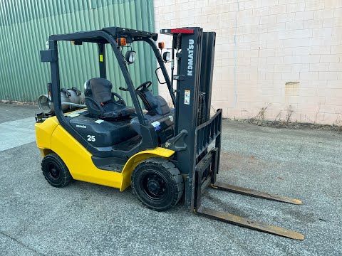 June 2023 Auction - Lot 6: 2014 2.5T Komatsu Forklift