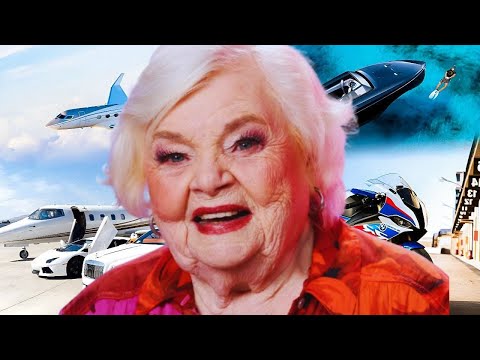 June Squibb  Lifestyle ! Income, House,Net Worth, Car Collection, Mansion, Private Jet ,etc