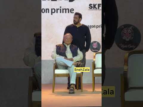 Salman Khan poses with dad Salim and Javed Akhtar with his family at Angry Young men launch