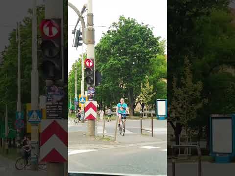 2+2 #tripsaroundthecity #cyclists #pedestrians #redlight