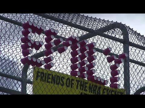 Globe residents putting up ribbons to honor Emily Pike