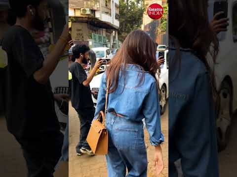 Mira Rajput wishes paps Happy Holi as she RUSHES away #mirarajput #shorts