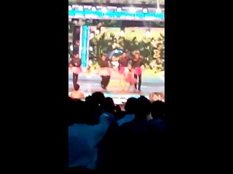 @HNY CAST DANCING TO TITLI #DilSeDance Shahrukh Khan