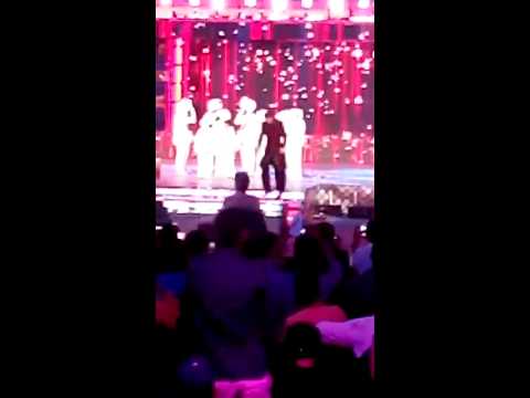 SHAHRUKH KHAN PERFORMING at DILSEDANCE