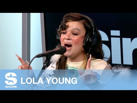 Lola Young – I Wanna Be Yours [Live @ SiriusXM]