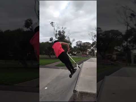 Truckdriver/360 Bar-Spin Scooter Trick