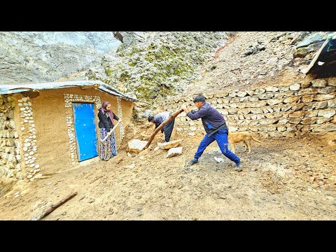 Nomadic Life in Action! 🏕️ Omid & Ali Work While Fatima Prepares Fresh Bread 🍞🔥