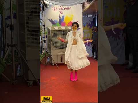 Isha Malviya Dance at Holi Party #ishamalviya #shortsvideo