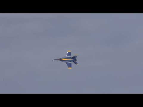 Blue Angels F-18 Super Hornet AWESOME Minimum Radius Turn