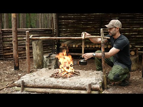 Building Bushcraft Shelter and crafting survival traps