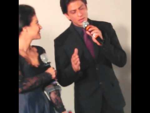 SRK displays his witty humour, on being called "AMAZING" By a MALE FAN