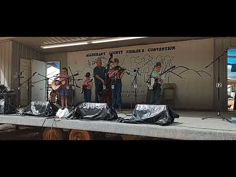 The Biscuit Eater kids play "Reuben's Train" at the Allegheny County Fiddler's Convention 2024